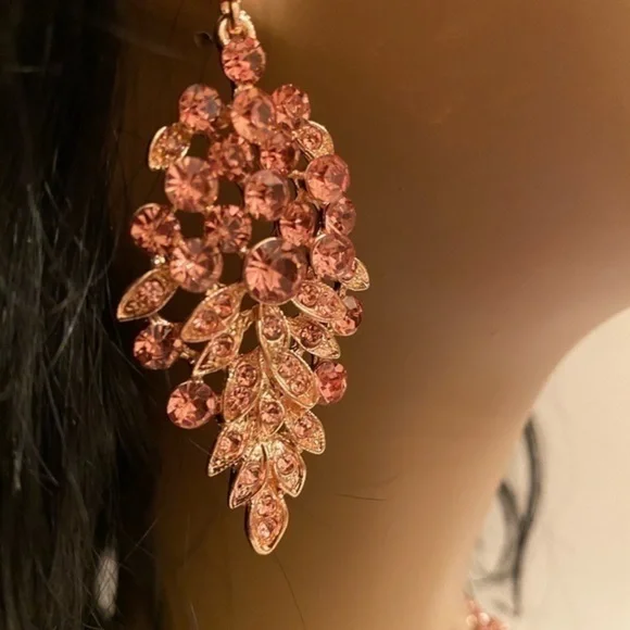 🌺Austrian Crystal Bib Necklace and Earring set - Picture 3 of 5